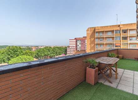 Busques un pis amb terrassa, llum natural i vistes a Figueres?11