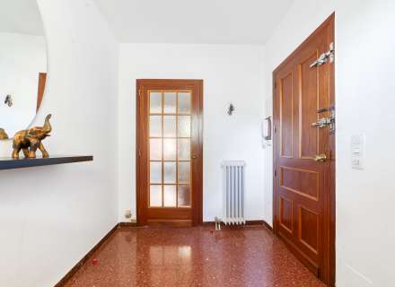 En la Plaza Creu de la Mà. Alquilado hasta Febrero de 2028. .3