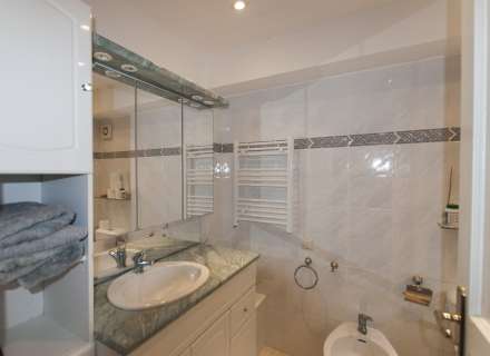 Casa amb jardí i dos apartaments.8