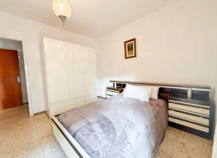 Piso de 4 habitaciones con balcón en Creu de la Ma8