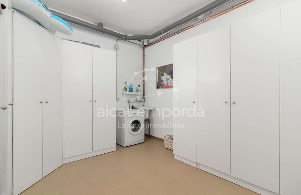 Magnífica casa moderna en Pau, ubicada en una zona tranquila y privada de la Costa Brava.53