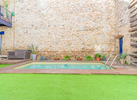 Busques un pis en planta baixa a Sant Pere Pescador on combinar comoditat, llum i qualitat de vida?22