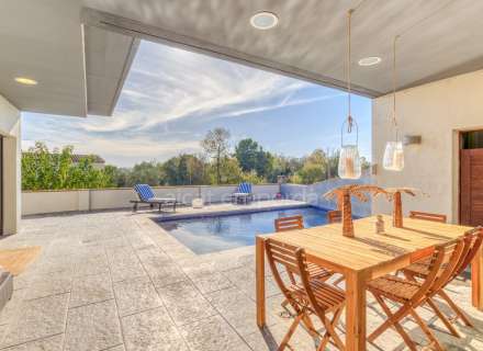 A Sta Llogaia privacitat, llum natural, espai a l’aire lliure... 396 m2 útils més 400 m2 de terreny 100% edificable.5