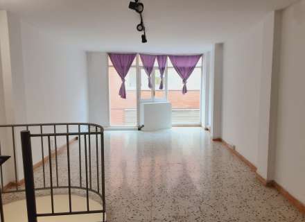 Local a peu de carrer a pocs metres de la plaça de la Palmera6