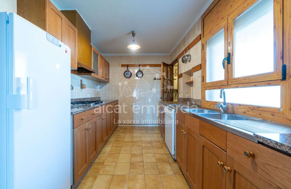 Maison/villa individuelle de style rustique, située à Bon Relax, à Sant Pere Pescador, à 1 km de la mer.12