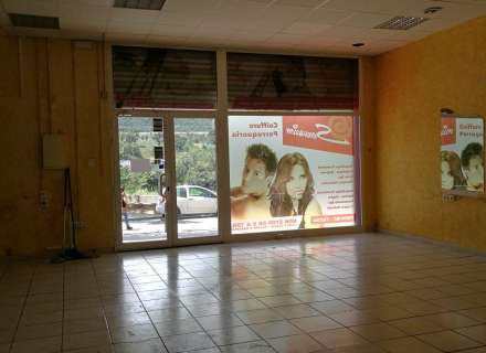 Ampli local comercial a peu de carrer0