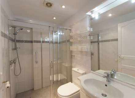 Casa amb jardí i dos apartaments.13