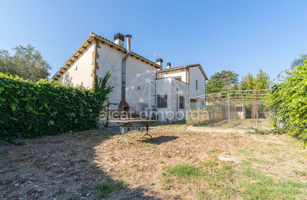 Maison/villa individuelle de style rustique, située à Bon Relax, à Sant Pere Pescador, à 1 km de la mer.15