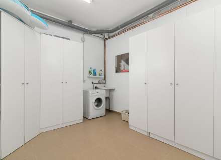 Magnifique maison moderne à Pau, située dans un quartier calme et privé de la Costa Brava.53