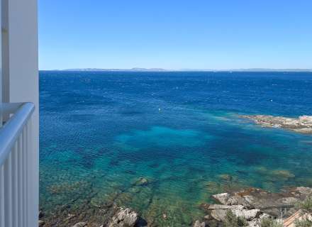 Desperta cada dia al costat del Mediterrani – Apartament amb piscina, pàrquing i vistes al mar al Far de Roses0