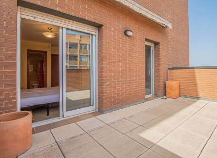 Busques un pis amb terrassa, llum natural i vistes a Figueres?28