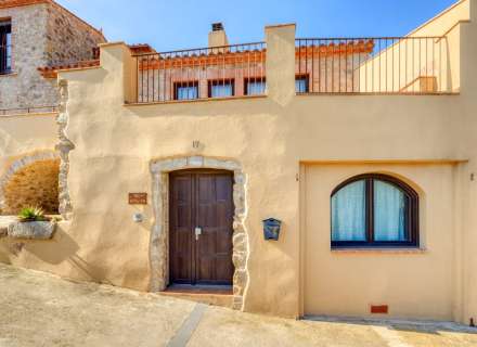 Casa de piedra con vistas excelentes a L'Albera.12