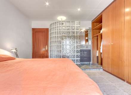 Gran apartament de 3 dormitoris amb boniques vistes a la muntanya a minuts de la platja.19