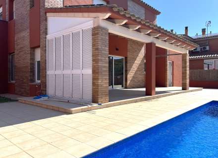 Excel · lent casa amb piscina privada en una zona molt tranquil · la a Sant Pere Pescador.44