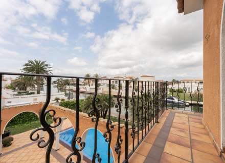 Casa exclusiva amb amarrador de 30 metres a Empuriabrava54