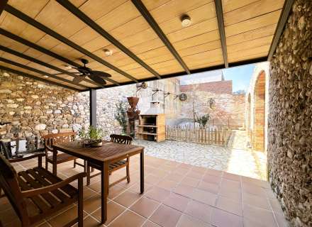 Maison moderne avec jardin et fort potentiel à Pontós.14