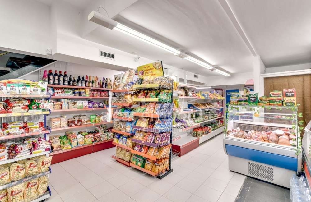 Local comercial a Figueres de 80 m² construïts ideal per a oficina o comerç.4