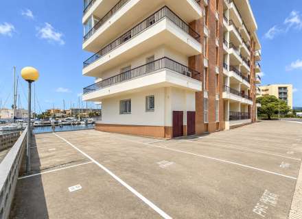 El teu racó vora el mar a Roses: terrassa amb vistes al canal i pàrquing privat37