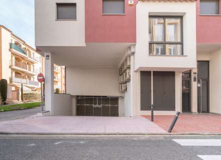 Apartament modern amb piscina comunitària i plaça d'aparcament.25