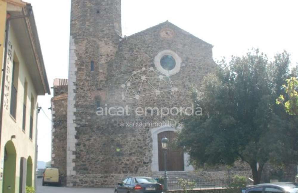 Gran parcel·la doble de 1604m2 per construir la teva casa amb piscina i perfecte jardí. Una oferta especial!15