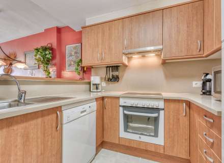 Apartament a Salata amb vista parcial al mar, gran terrassa i aparcament privat.4