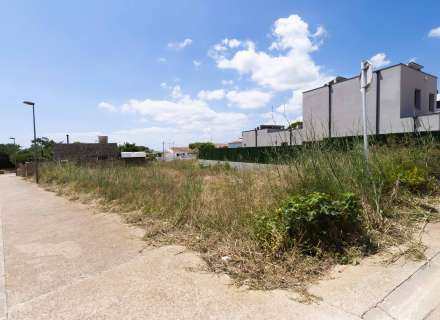 Terrain unifamilial constructible dans une urbanisation tranquille de Roses. Bonne opportunité !5