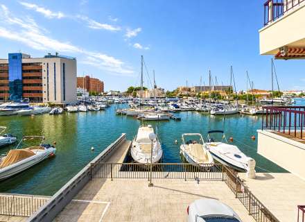 El teu racó vora el mar a Roses: terrassa amb vistes al canal i pàrquing privat0
