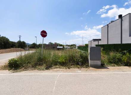 Terrain unifamilial constructible dans une urbanisation tranquille de Roses. Bonne opportunité !4