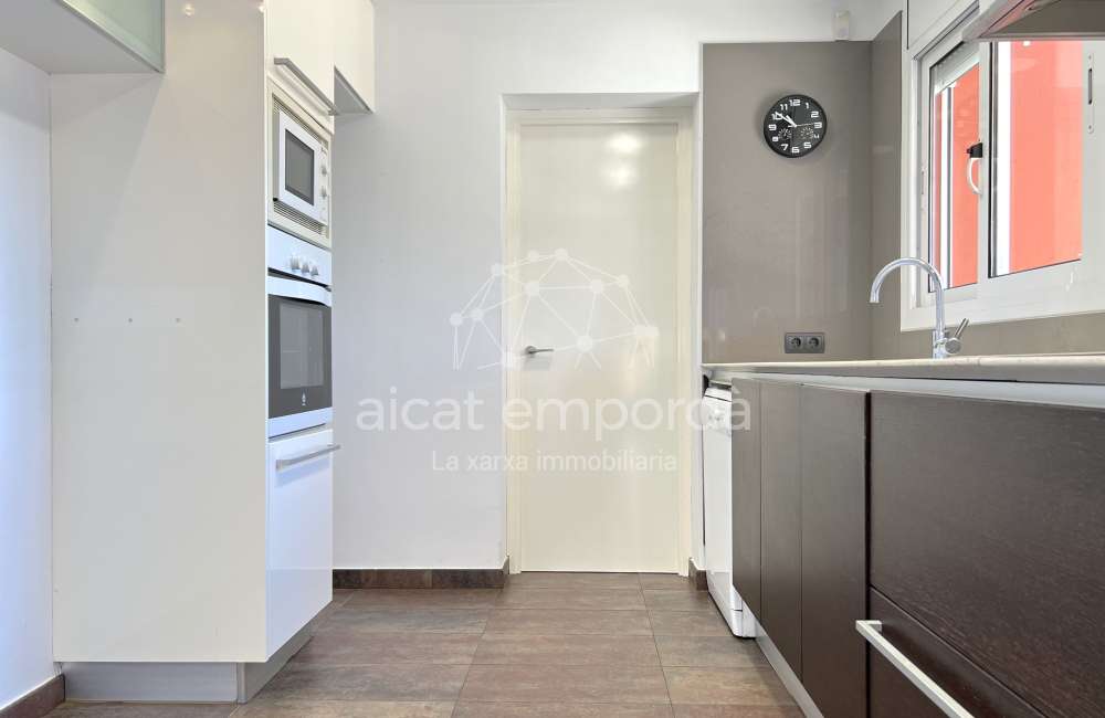 Excellente maison avec piscine privée dans un quartier très calme de Sant Pere Pescador.15