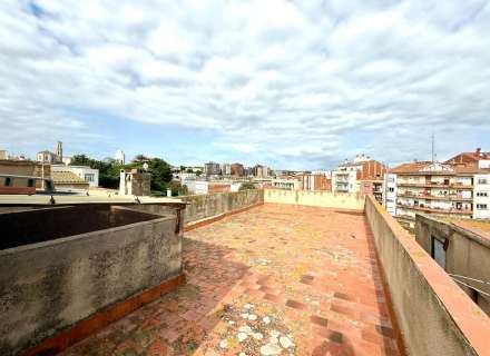 Edificio en venta en Figueres (Calle Peralada).19