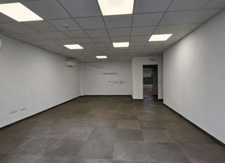 Nau de 700m2 a Hostalets de Llers20