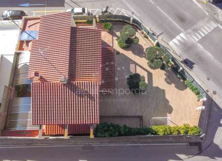 Fantàstica casa moderna amb piscina, cuina exterior ia poca distància a peu de la platja.17