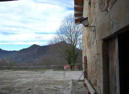 Magnifica finca ganadera y forestal en Vidrà a 3,5 km del pueblo con un camino de acceso pavimentado. Con una extensión de 108 hectáreas.15