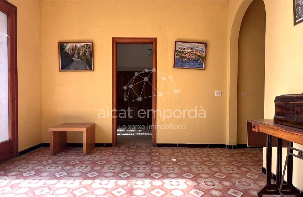 Maison de ville à rénover dans le village de l'Armentera, Alt Empordà.26