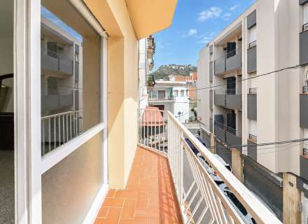 Viu roses a peu: ampli pis amb 3 dormitoris i 2 terrasses a 350 m de la platja11