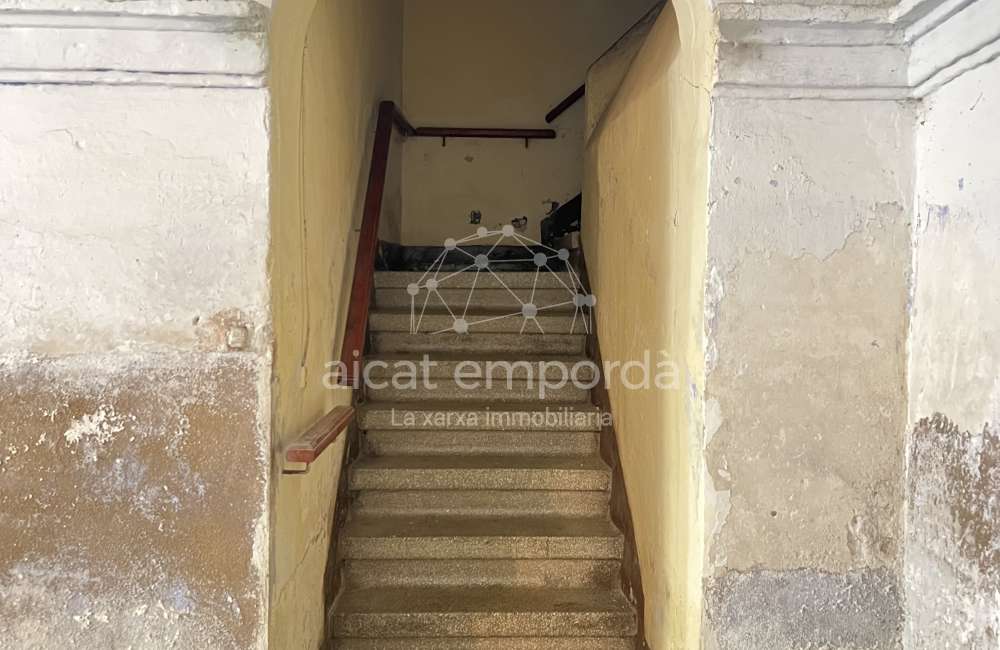 Maison de ville à rénover dans le village de l'Armentera, Alt Empordà.7
