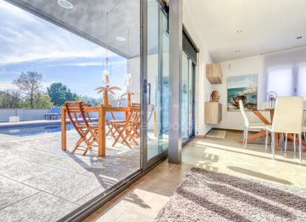 A Sta Llogaia privacitat, llum natural, espai a l’aire lliure... 396 m2 útils més 400 m2 de terreny 100% edificable.1