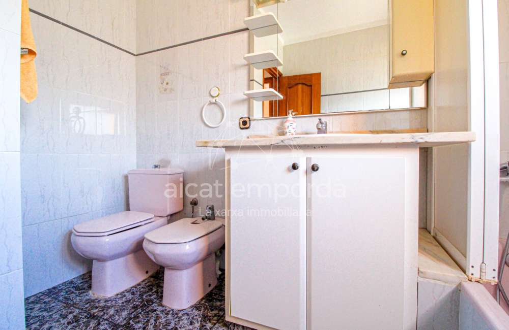 Casa cantonera amb gran terrassa i garatge a Cabanes26