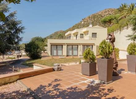 Magnifique maison moderne à Pau, située dans un quartier calme et privé de la Costa Brava.8