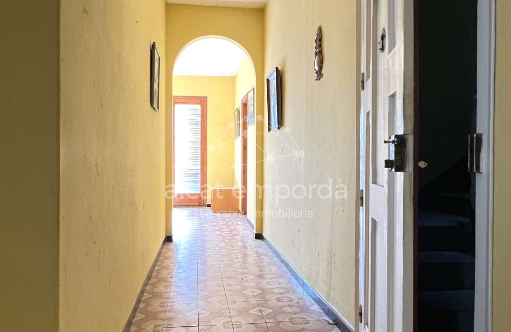 Maison de ville à rénover dans le village de l'Armentera, Alt Empordà.25