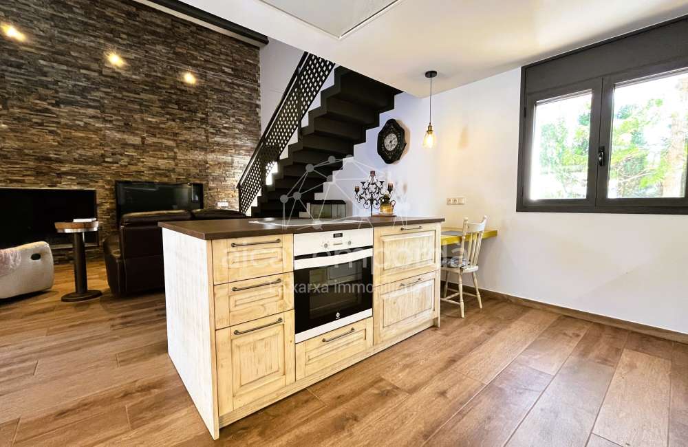 Maison moderne avec jardin et fort potentiel à Pontós.10