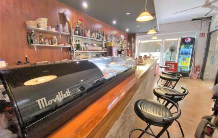 En traspaso bar en pleno rendimiento en el centro de torroella.