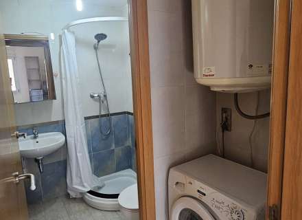 Studio à vendre à Figueres avec place de parking incluse, idéal pour les investisseurs.6