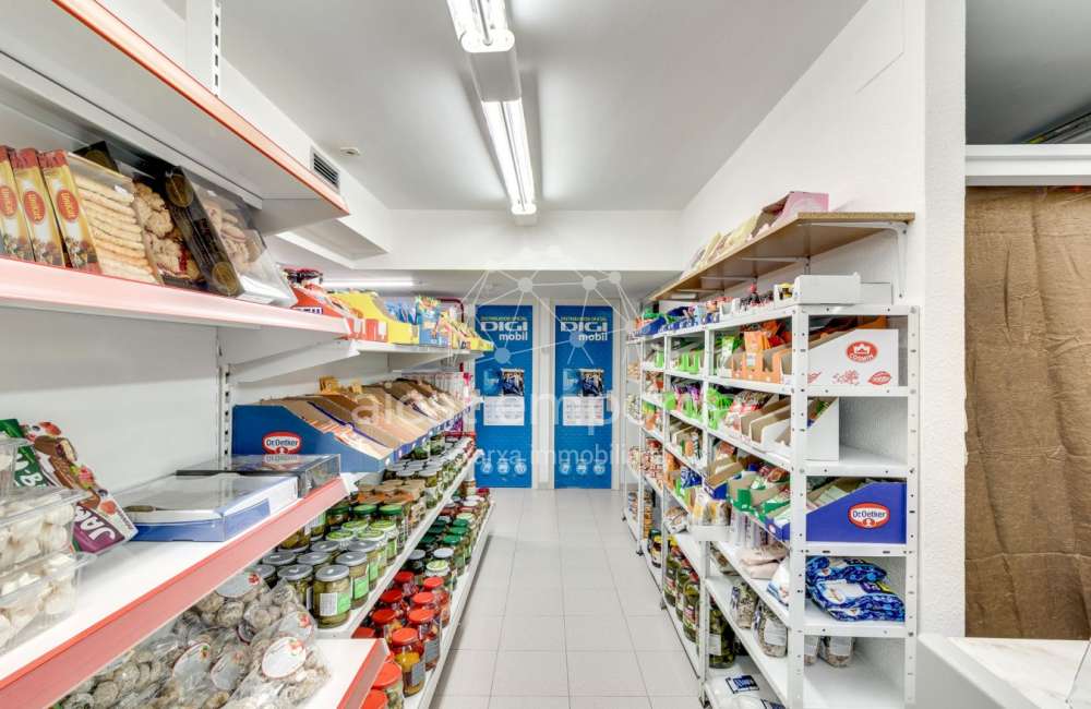Local comercial a Figueres de 80 m² construïts ideal per a oficina o comerç.2
