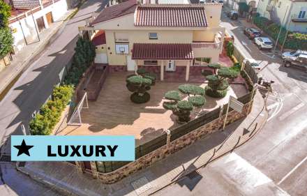 Fantastique maison moderne avec piscine, cuisine extérieure et à quelques pas de la plage.