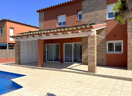 Excel · lent casa amb piscina privada en una zona molt tranquil · la a Sant Pere Pescador.39