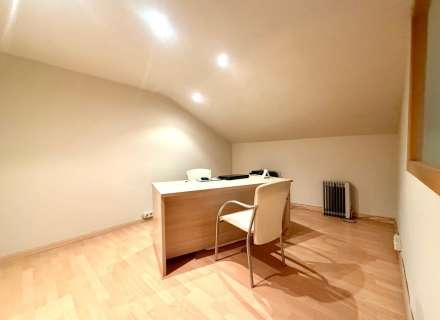 ¡OPORTUNIDAD ÚNICA EN FIGUERES! Local comercial con negocio consolidado en funcionamiento .10