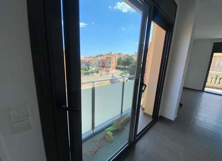 Apartament modern amb piscina comunitària i plaça d'aparcament.20