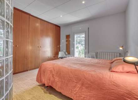 Gran apartament de 3 dormitoris amb boniques vistes a la muntanya a minuts de la platja.18