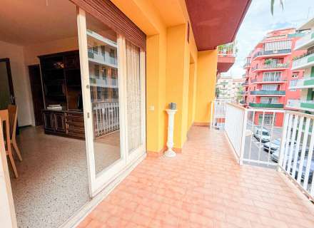 Piso de 4 habitaciones con balcón en Creu de la Ma3